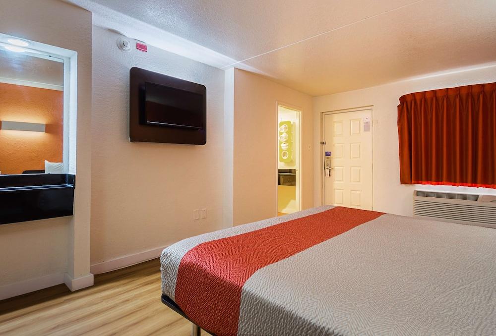 Motel 6 Garland, TX - Northeast Dallas photo 3