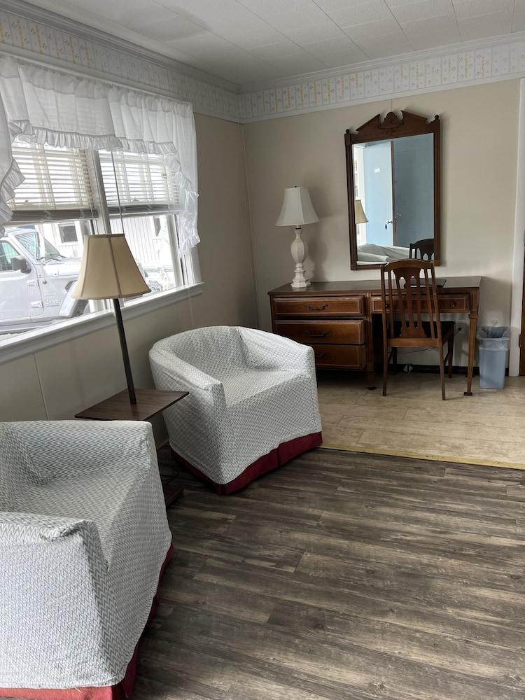 Doryman Motel photo 34