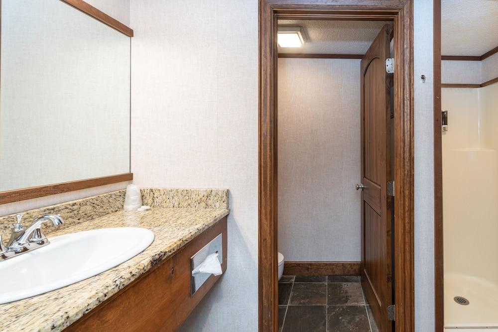 Mountainside Inn 118 1 Bedroom Hotel Room by Alpine Lodging Telluride photo 5