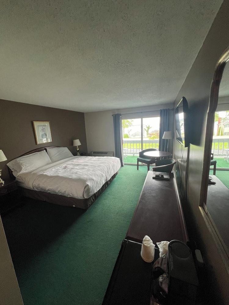Webb's Year Round Resort photo 2