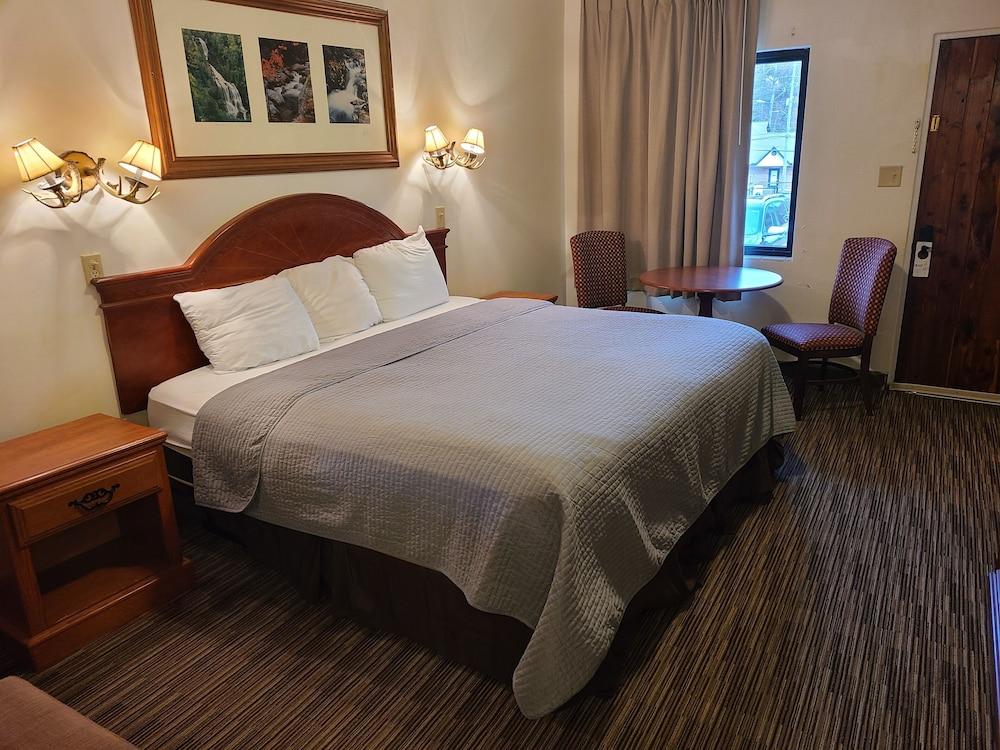 The Mountaineer Inn photo 6