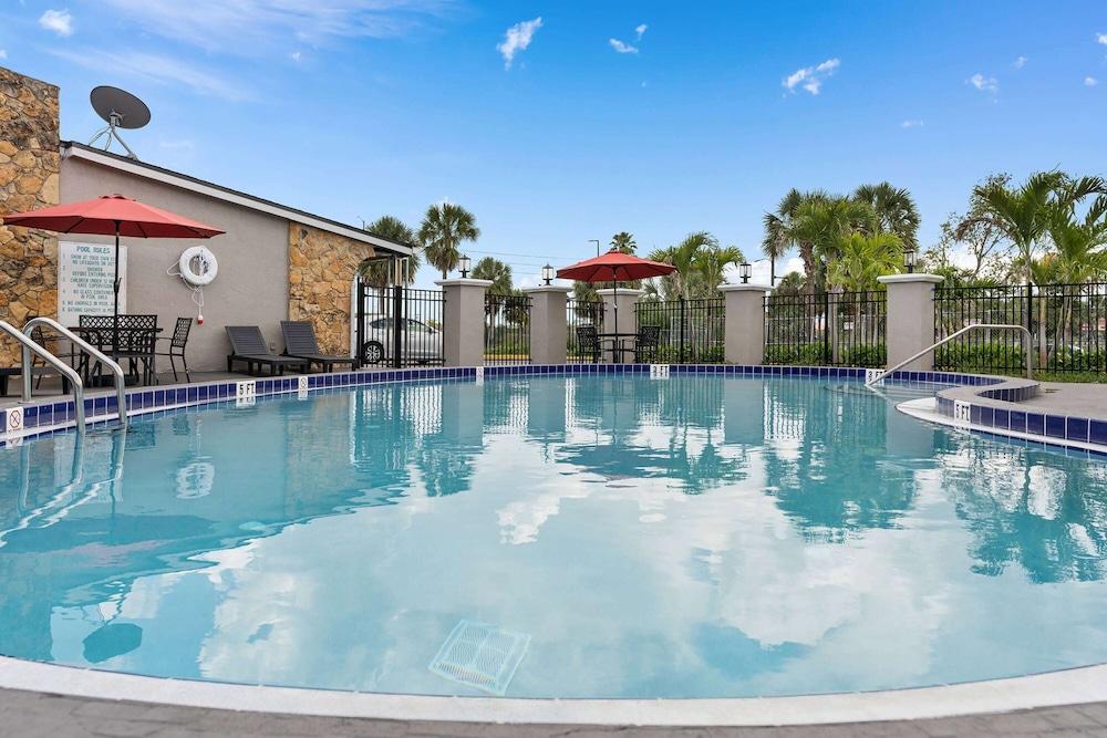 Super 8 by Wyndham Kissimmee/Orlando photo 33