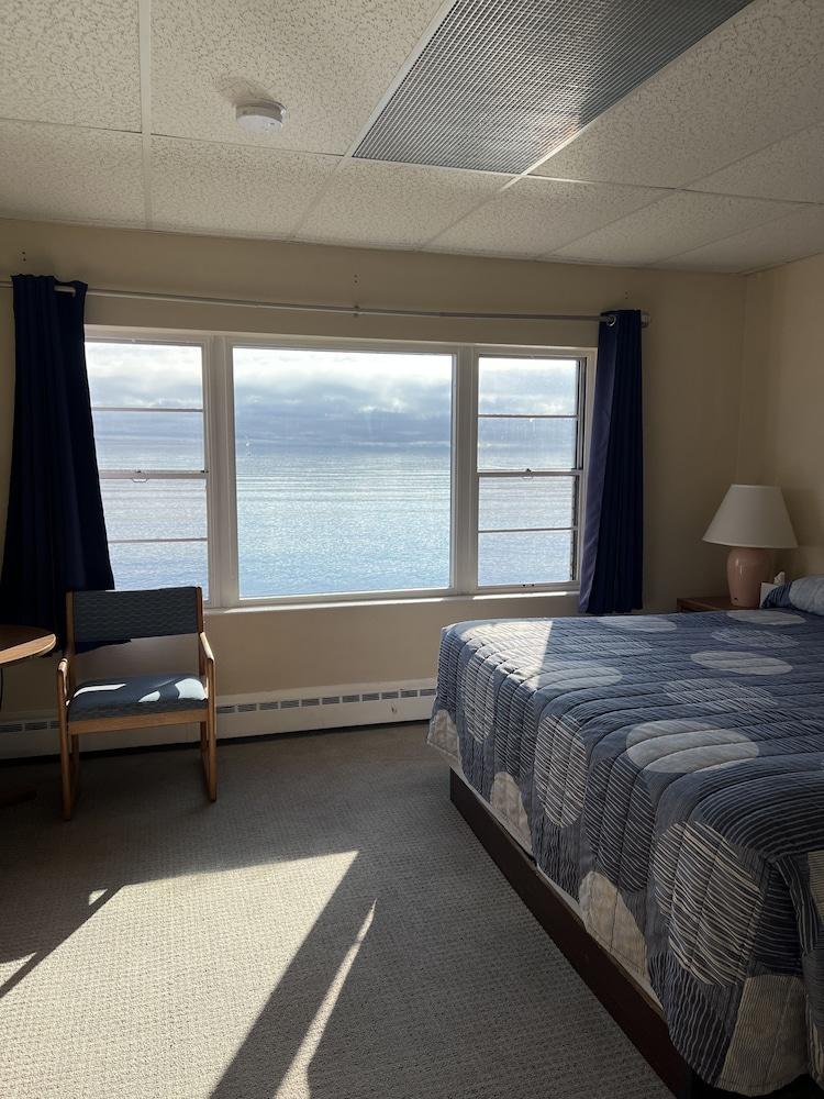 The Shoreline Inn photo 18