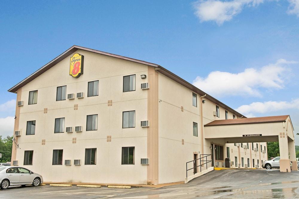 Super 8 by Wyndham Eureka/Six Flags Nearby photo 1