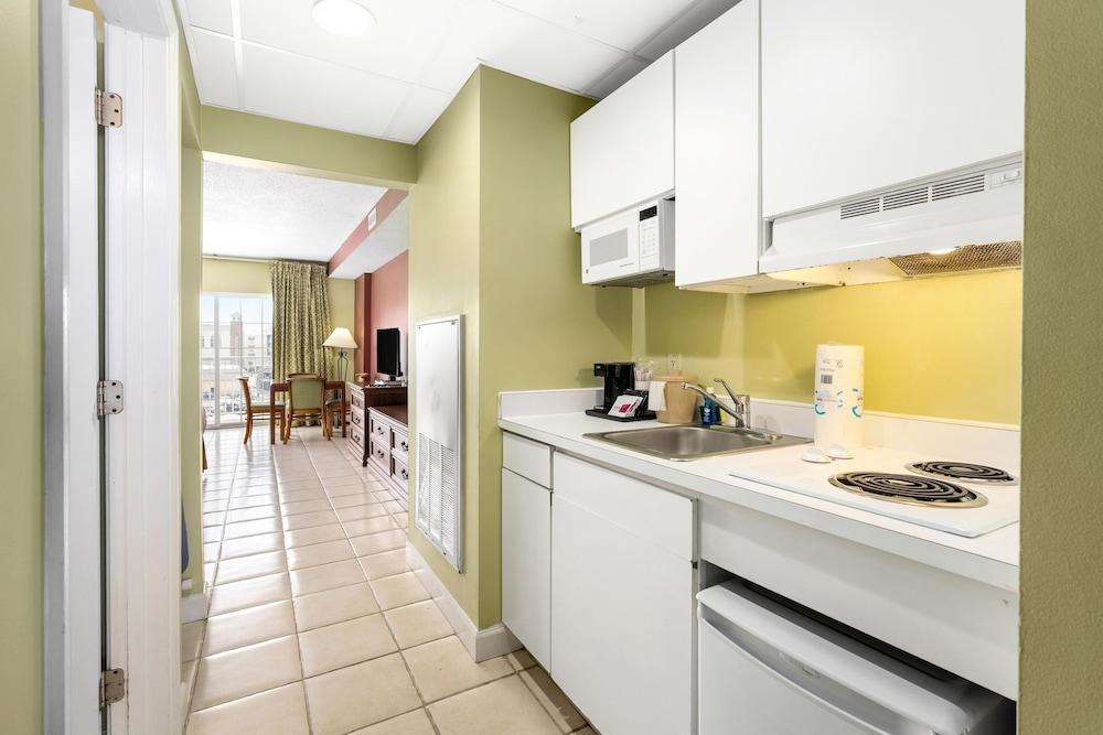 Tidelands Caribbean Hotel and Suites photo 23