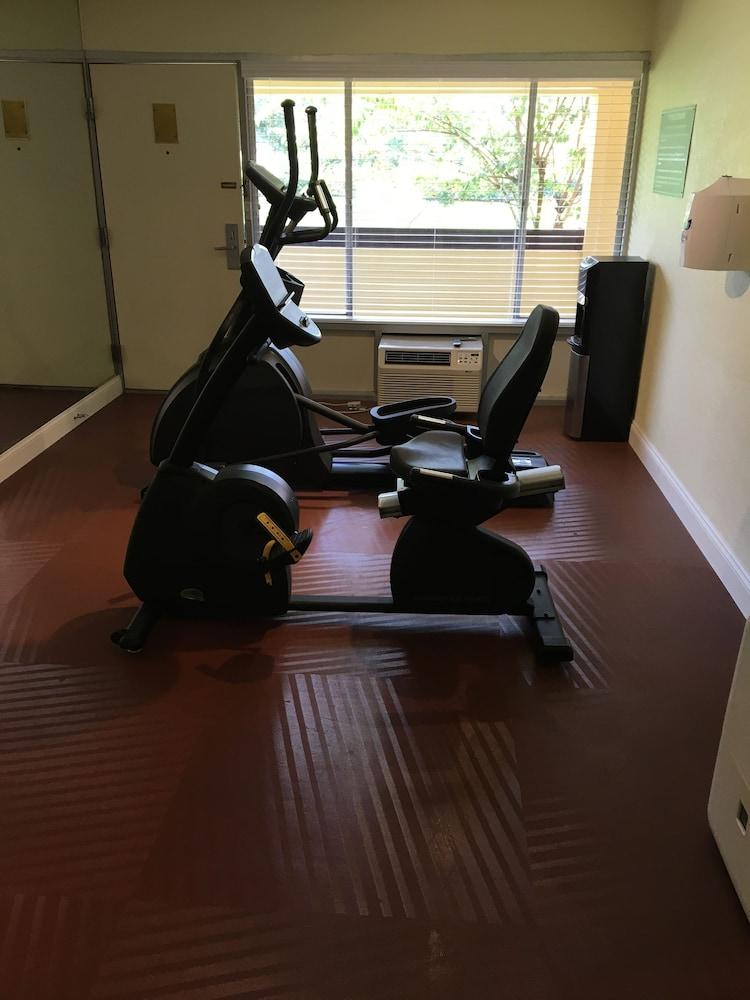 Days Inn by Wyndham Brooksville/Dade City photo 17