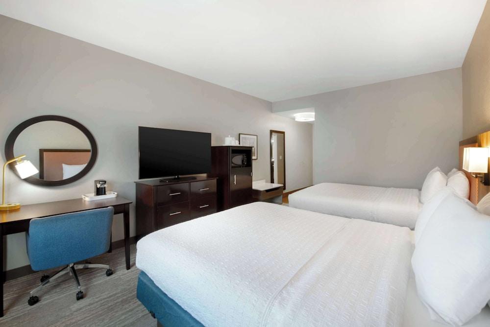 Hampton Inn & Suites Harvey/New Orleans West Bank photo 6