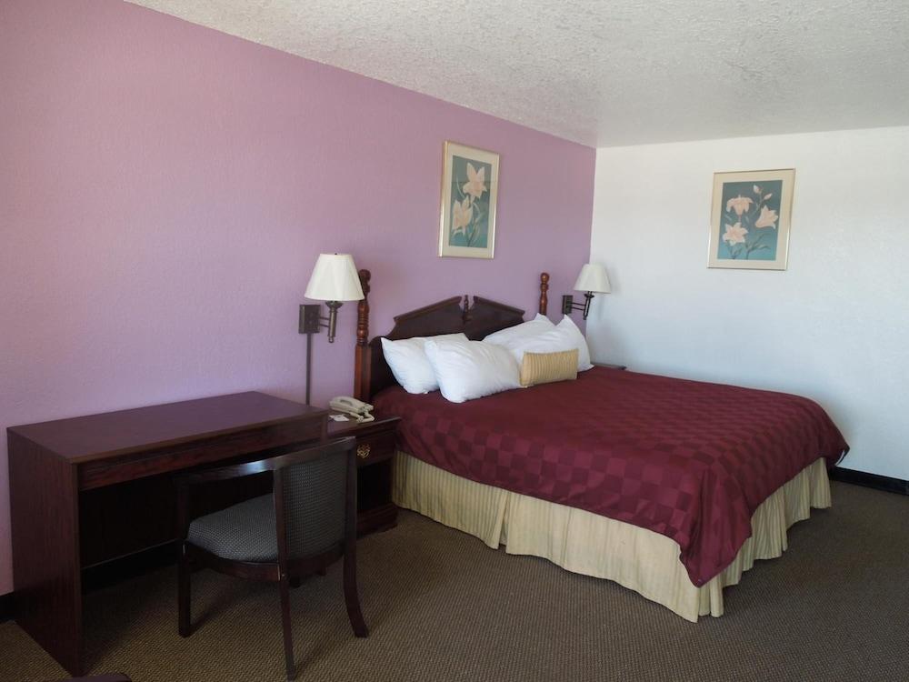 Relax Inn Mineral Wells photo 22