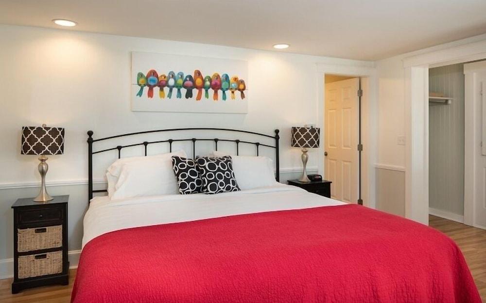 Glen Cove Inn & Suites photo 34