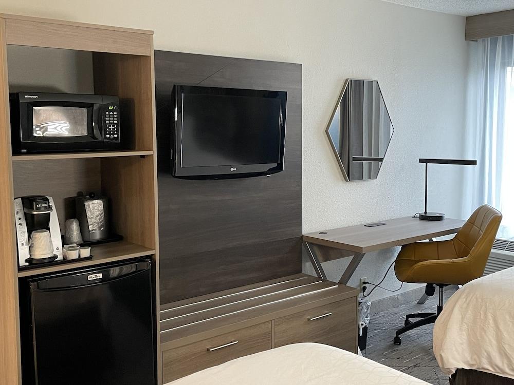 Holiday Inn Express Burlington by IHG photo 7