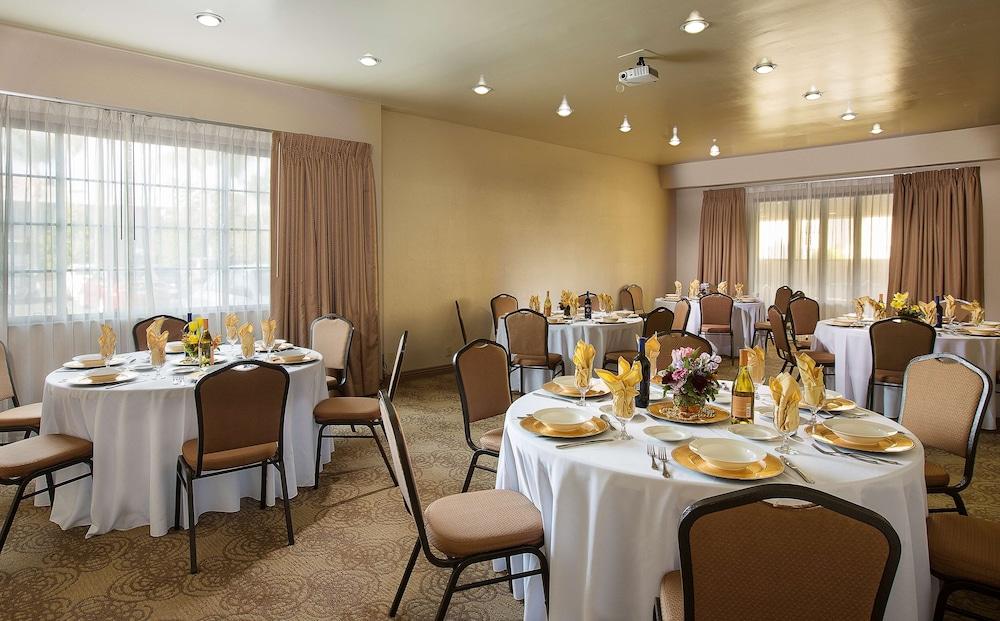 Coast Burbank Hotel photo 41