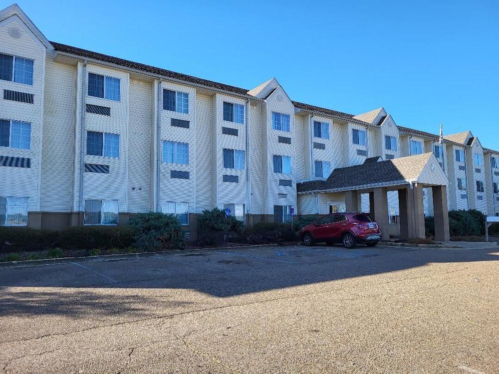 Starkville Inn & Suites photo 44