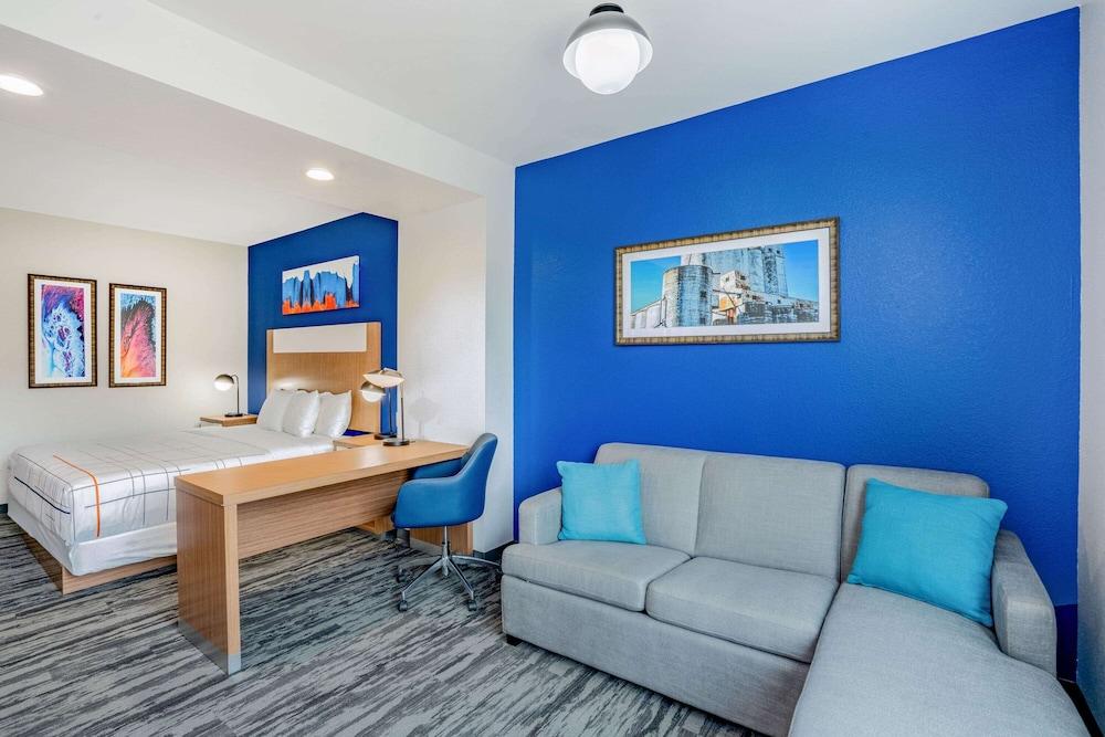La Quinta Inn & Suites by Wyndham Katy photo 10