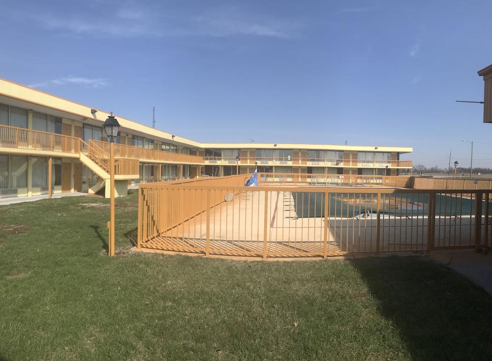 Days Inn by Wyndham Salem, Illinois photo 24