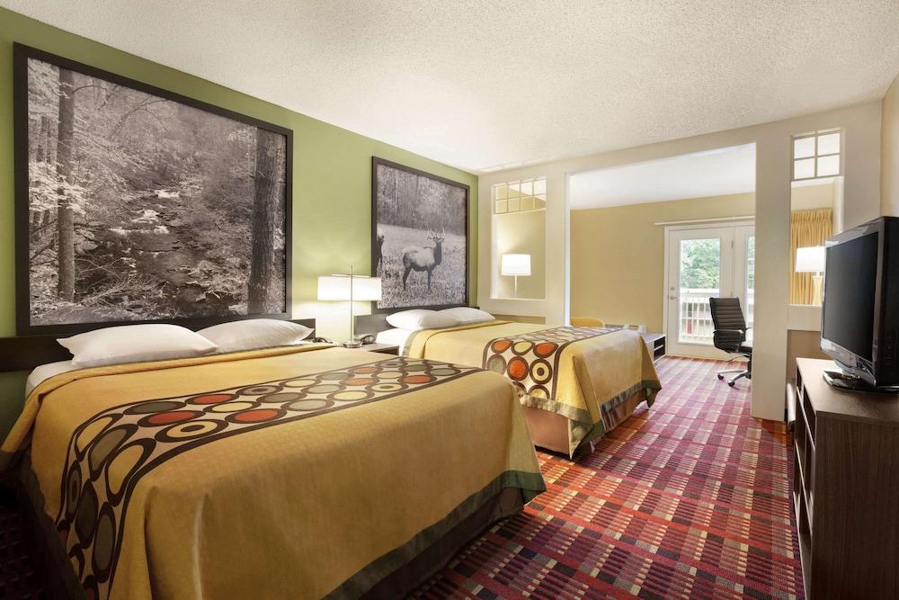 Super 8 by Wyndham Cherokee photo 10