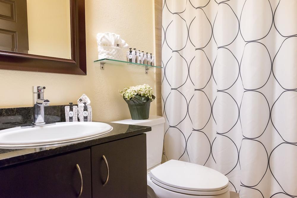 Tradewinds Apartment Hotel photo 20