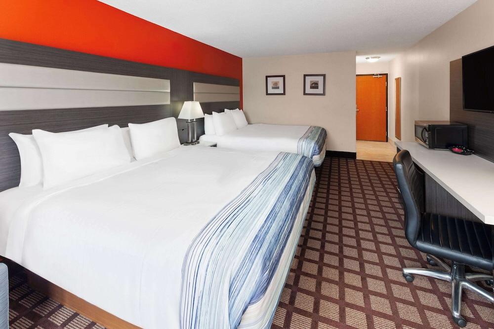 AmericInn by Wyndham Hudson photo 7