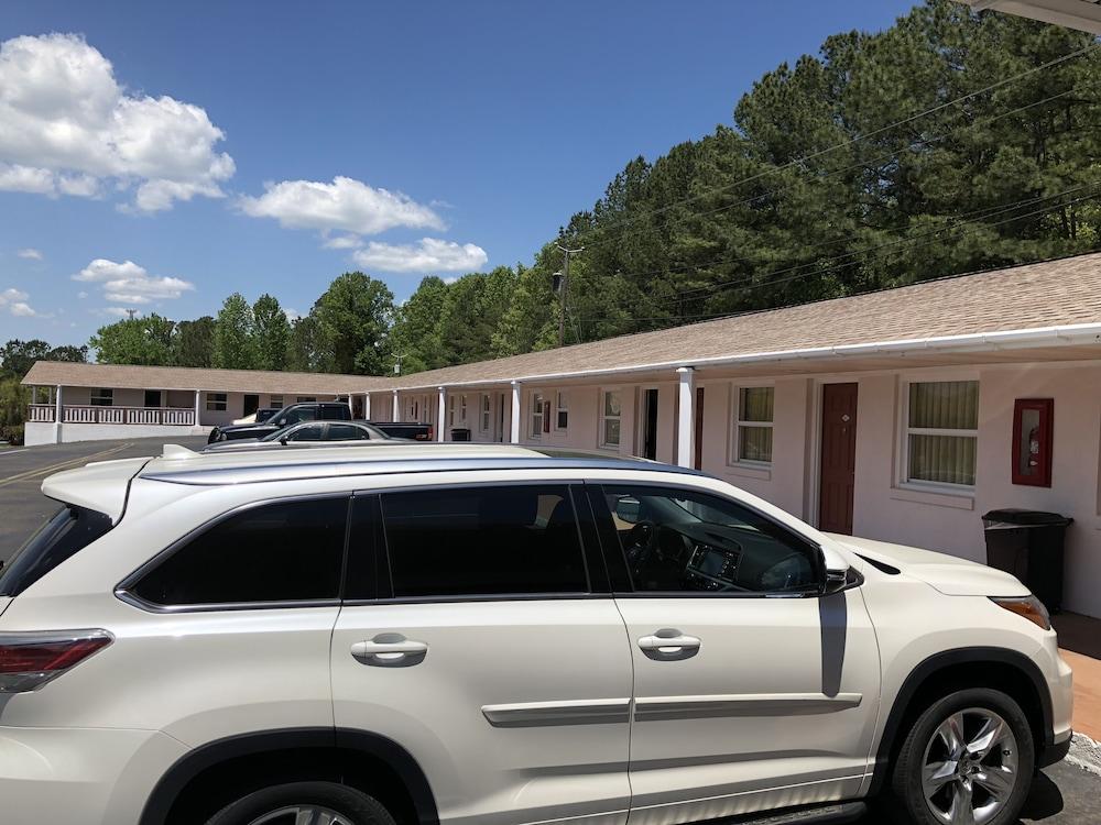 Budget Inn photo 12