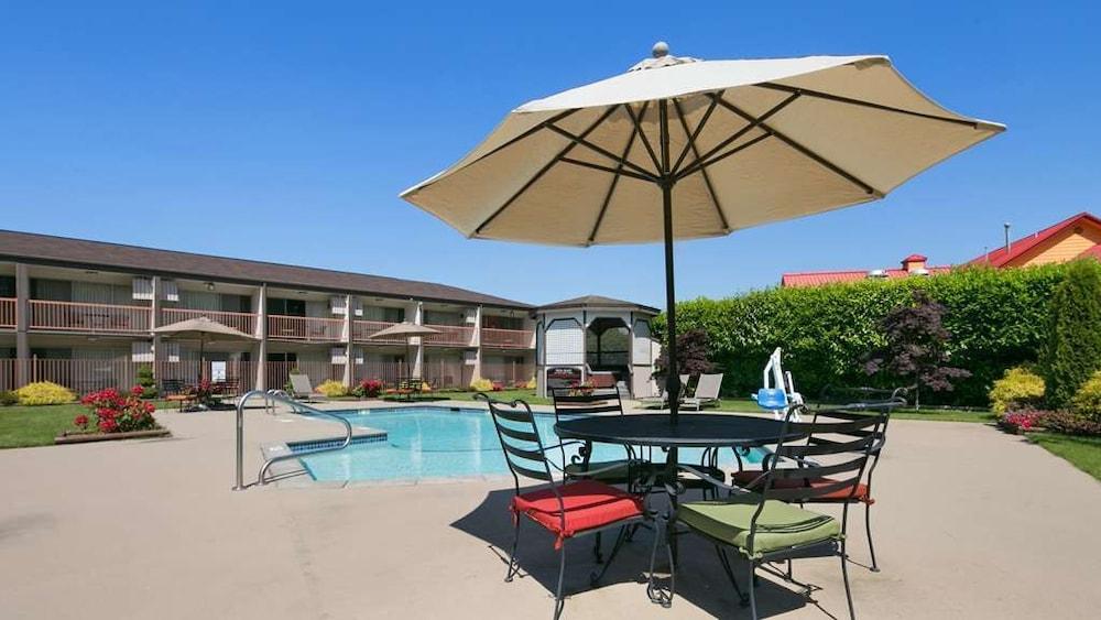 Clarion Pointe Mount Vernon - Burlington photo 18