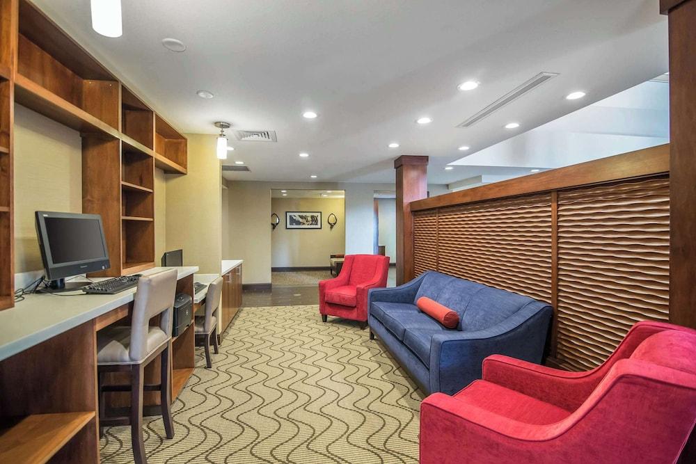 Comfort Suites Dodge City photo 5