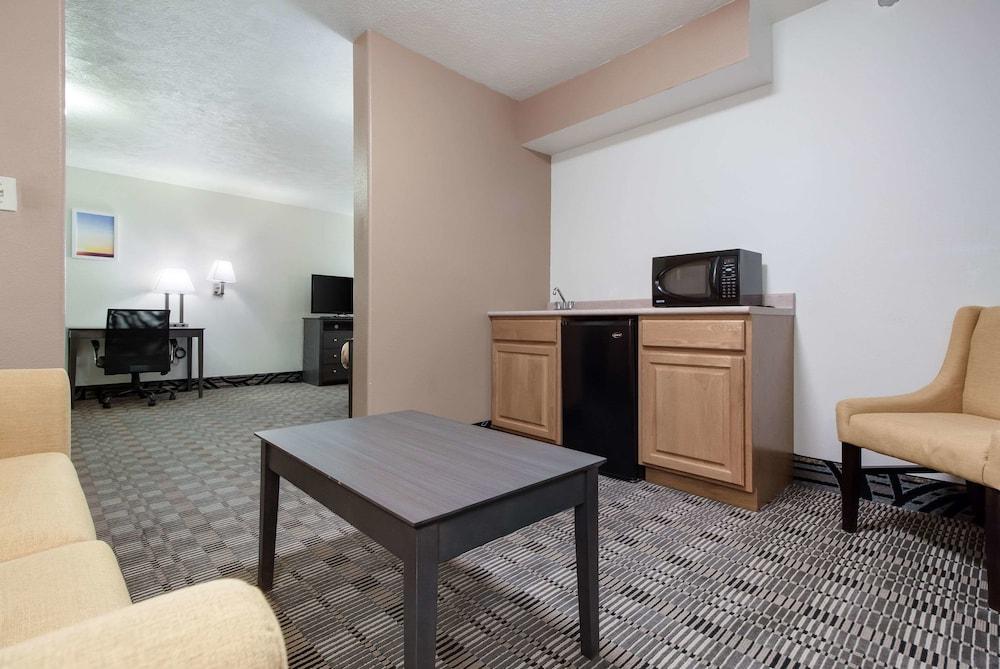 Quality Inn & Suites McCook photo 11