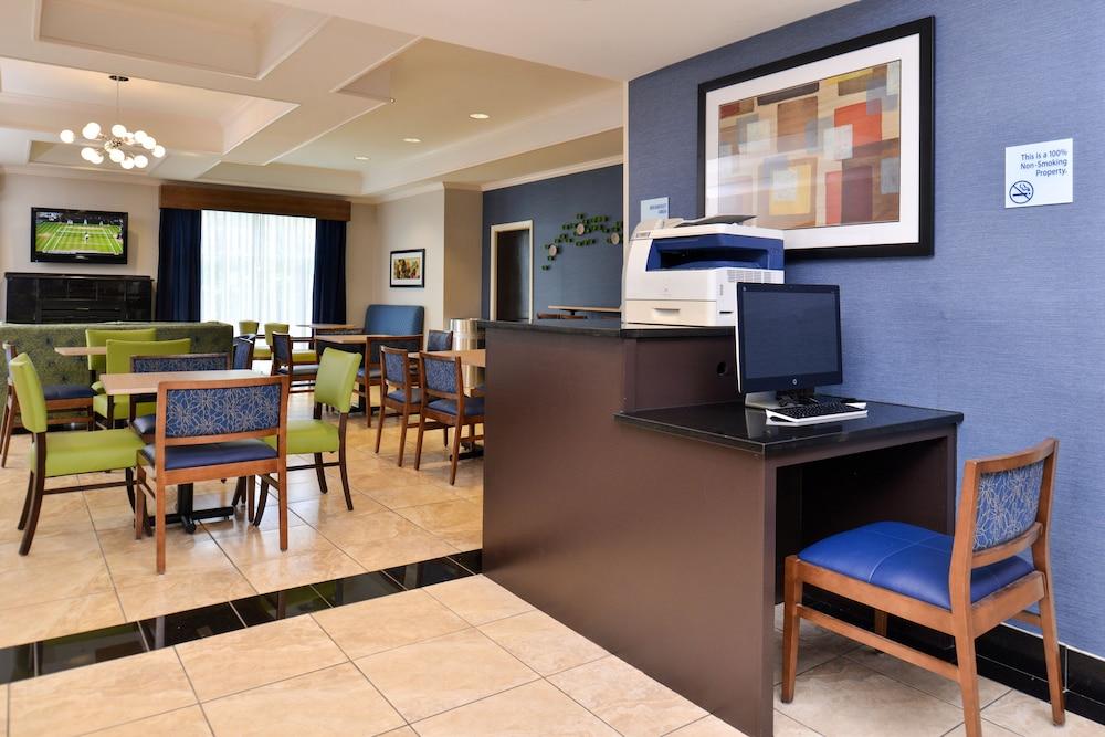 Holiday Inn Express Hotel & Suites San Antonio by IHG photo 9