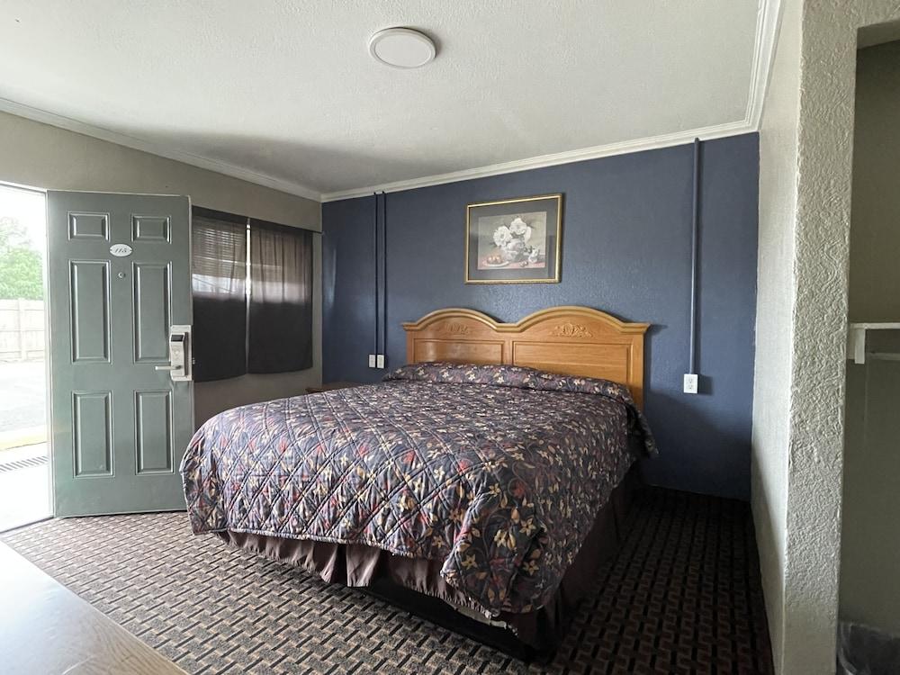 Economy Inn photo 20