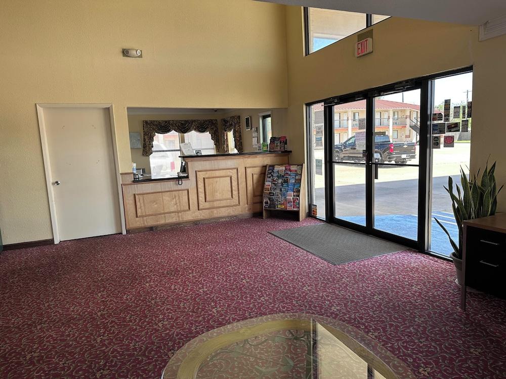 Cameron Inn & suites photo 2