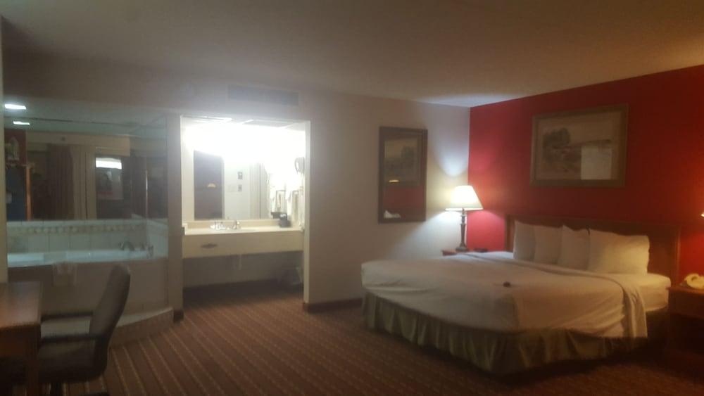 Salina Ambassador Hotel and Conference Center photo 21