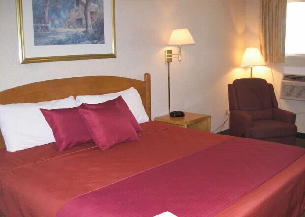 Red Carpet Motel photo 24