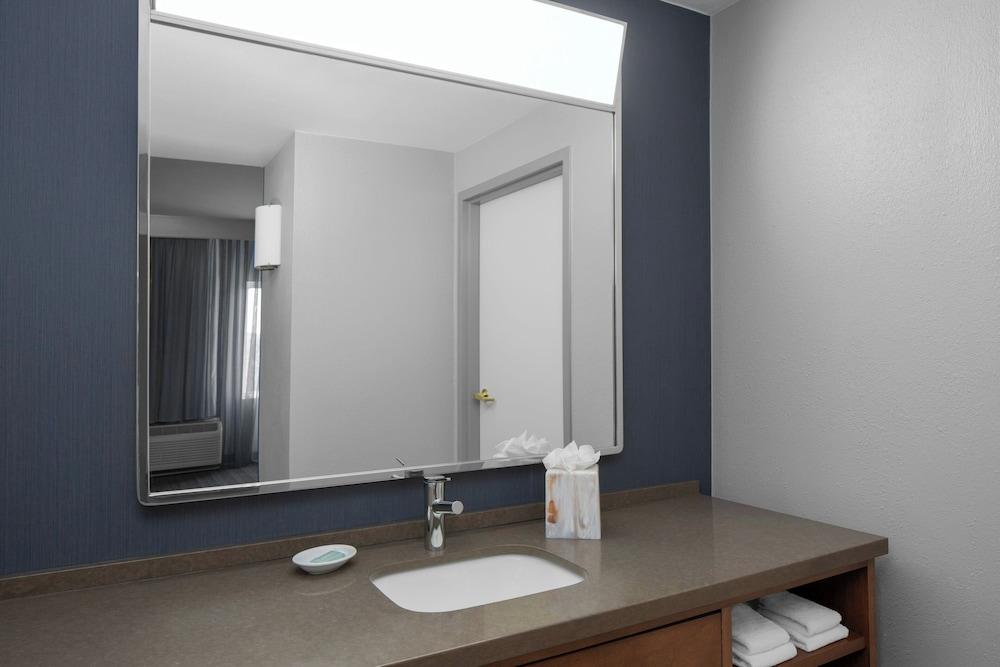Courtyard by Marriott Tampa Oldsmar photo 24