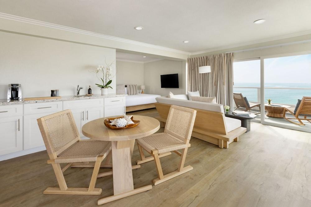 Pacific Edge Oceanfront Hotel photo 24
