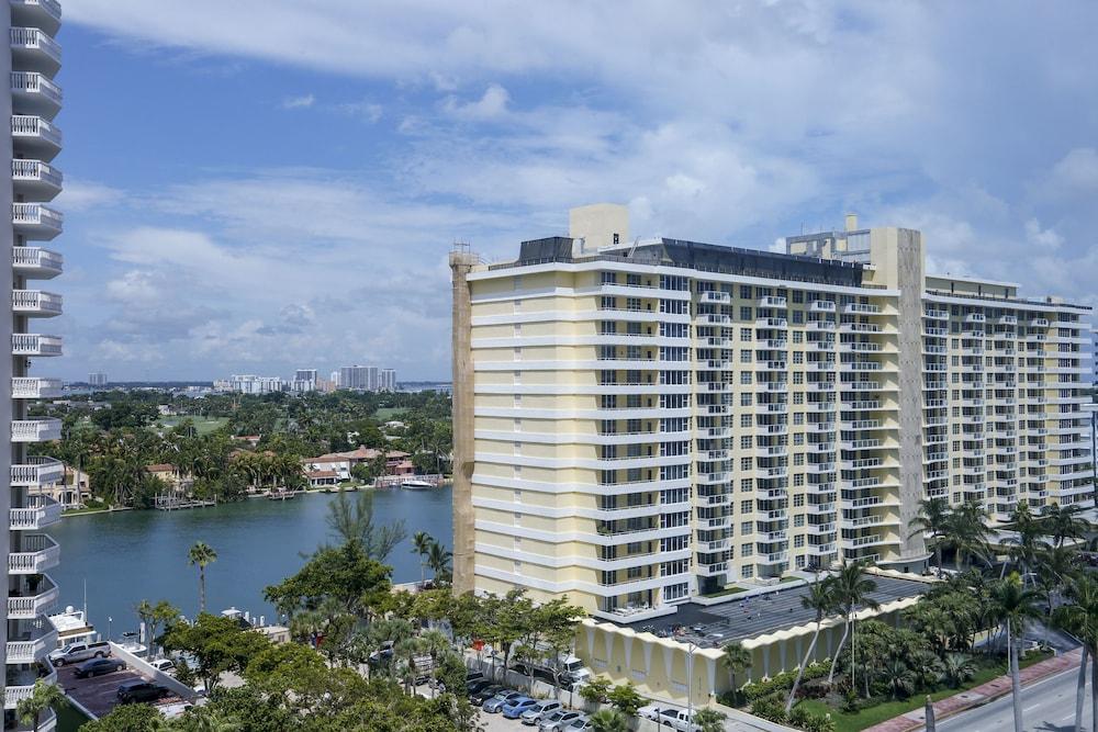 Castle Beach Suites by MiaRentals photo 20