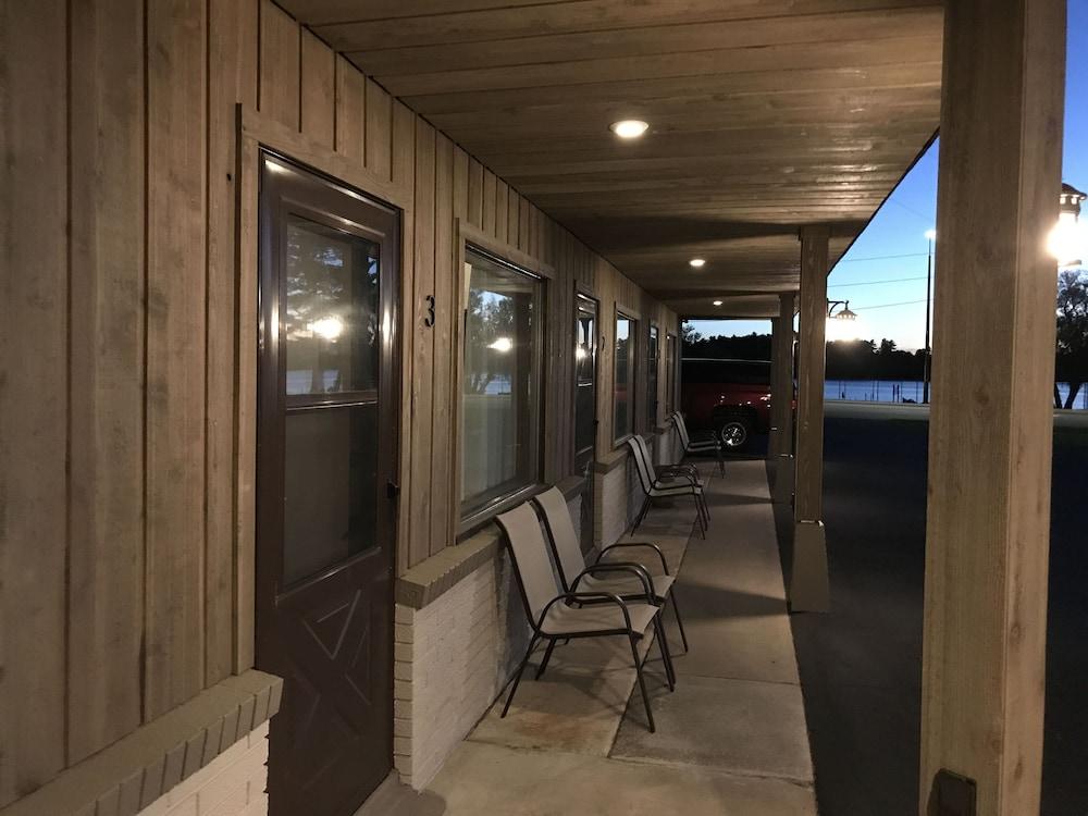 Aqua Aire Inn & Suites photo 22