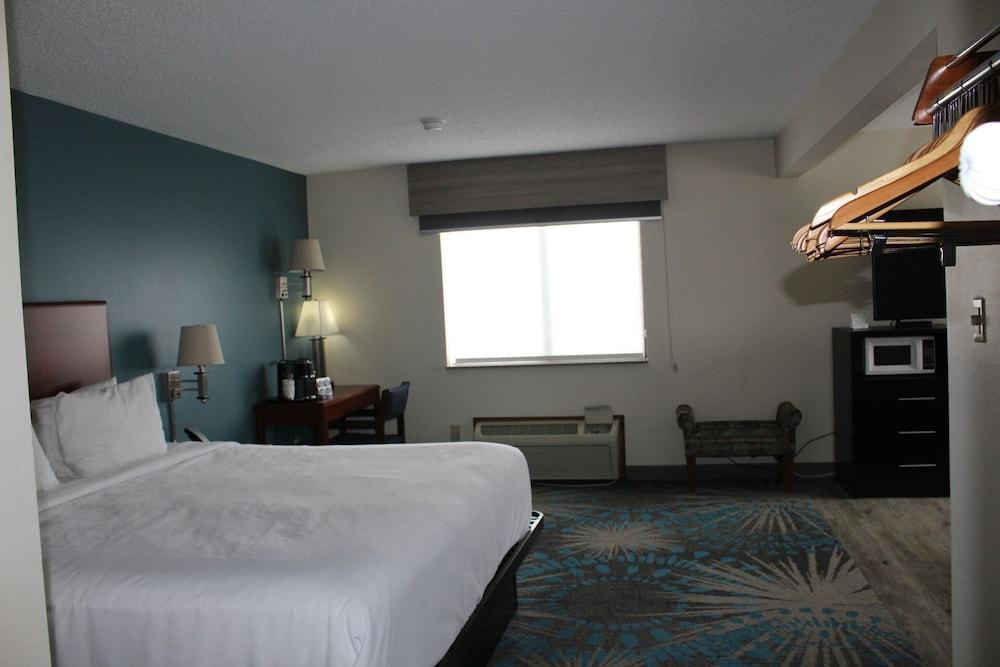 Reston Inn & Suites photo 18