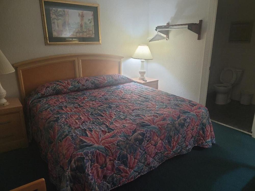 Queens Lodge Motel photo 15