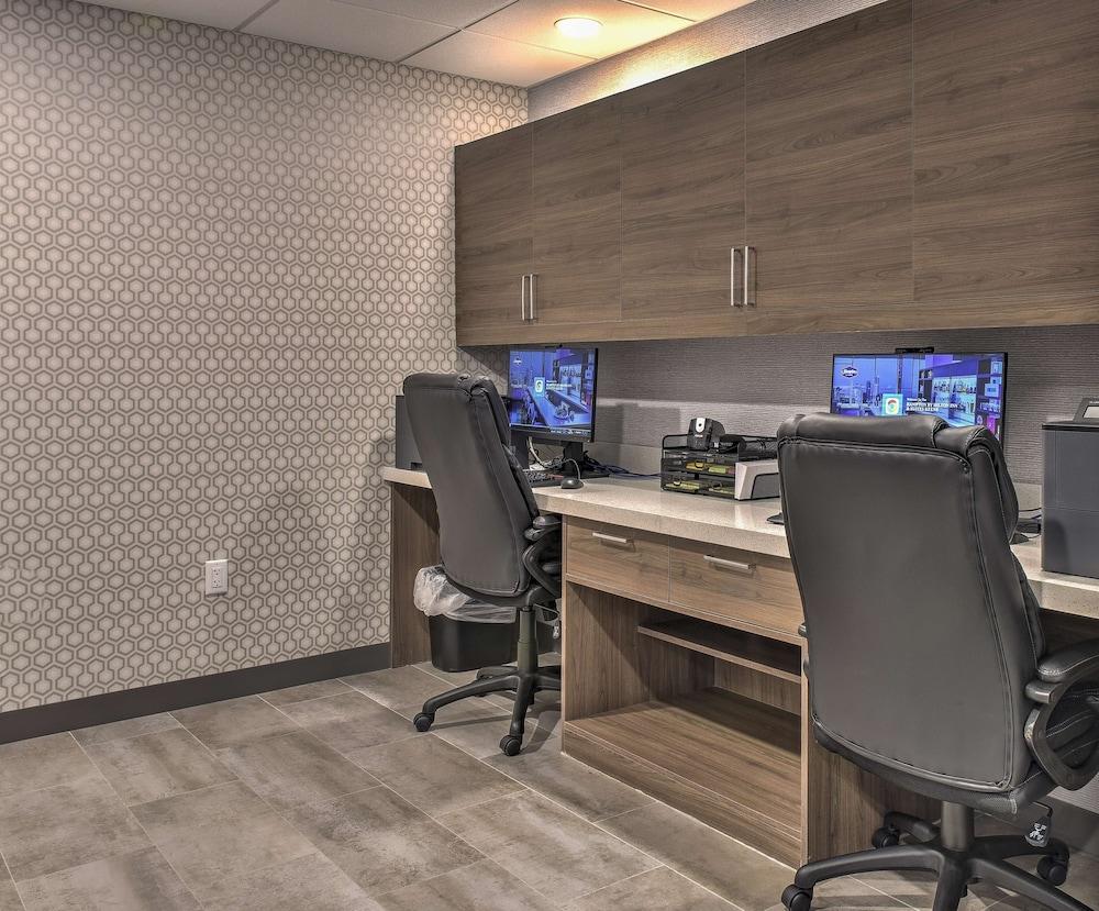 Hampton Inn & Suites Keene photo 18