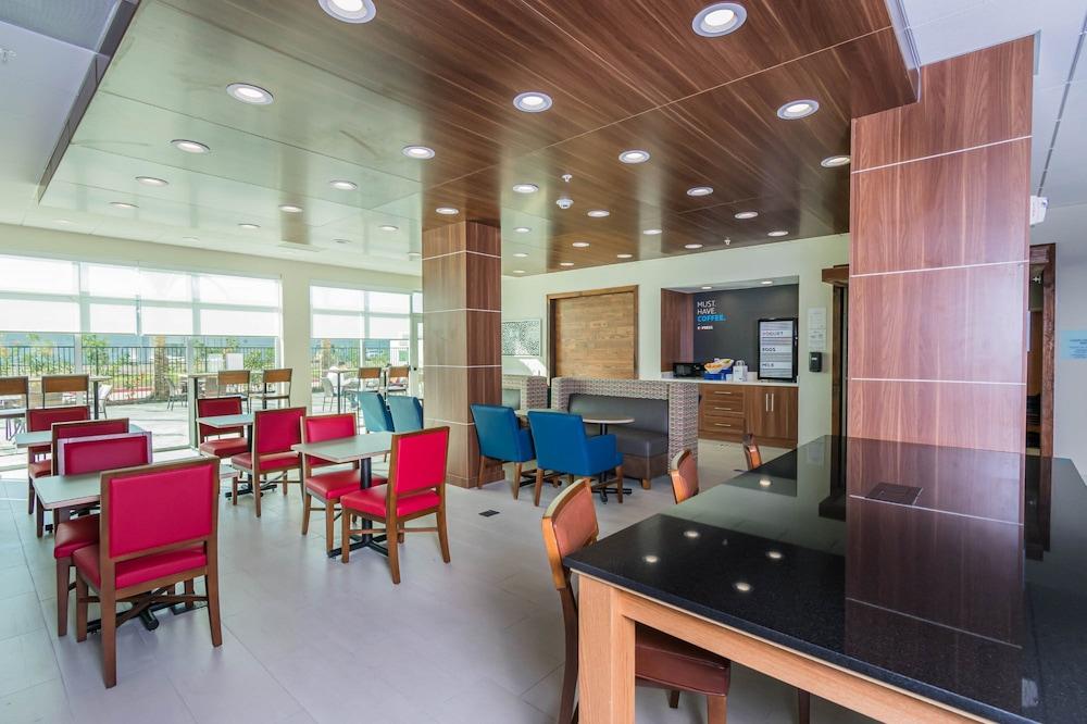 Holiday Inn Express & Suites Houston North I-45 Spring by IHG photo 21