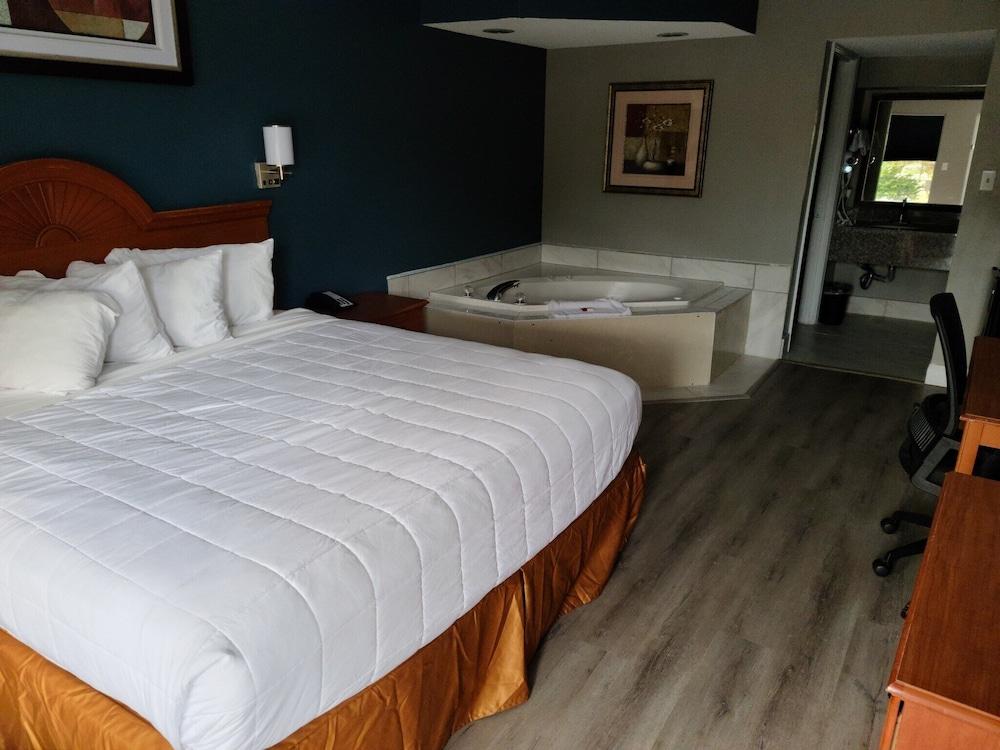 Baymont by Wyndham Marianna photo 14