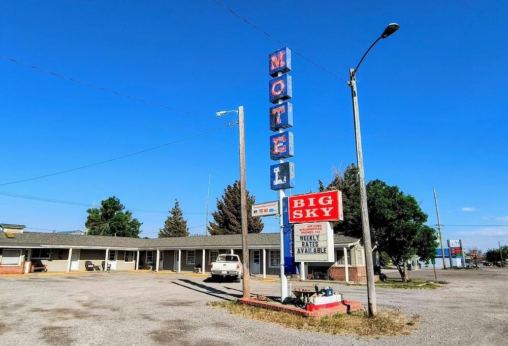 Big Sky Motel photo 1
