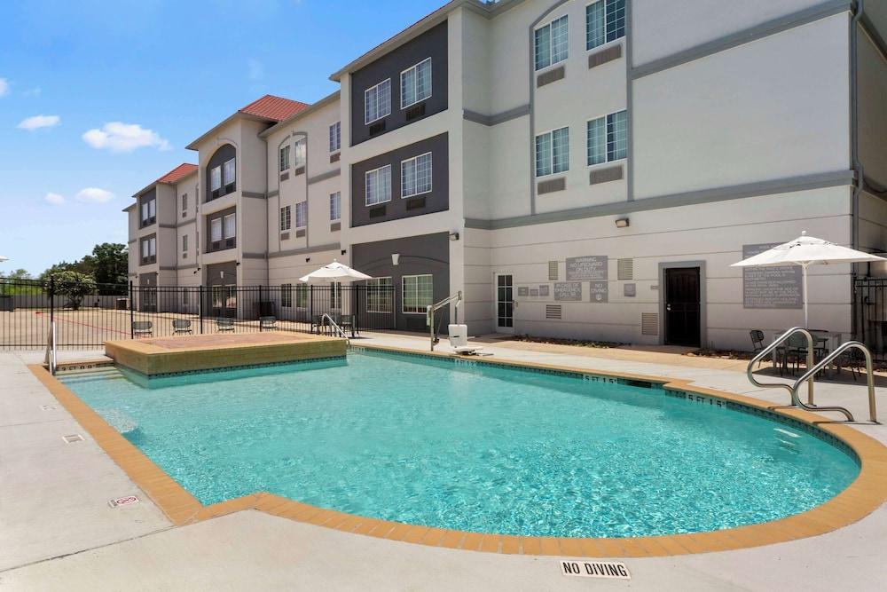 Spark by Hilton San Antonio Dominion photo 22