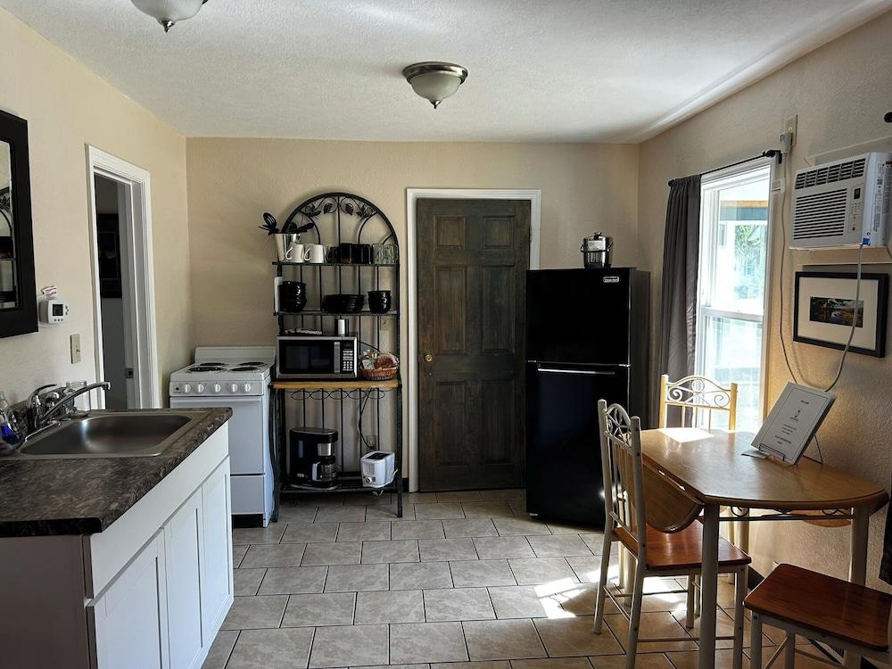 Lamplighter Cabins & Suites photo 53