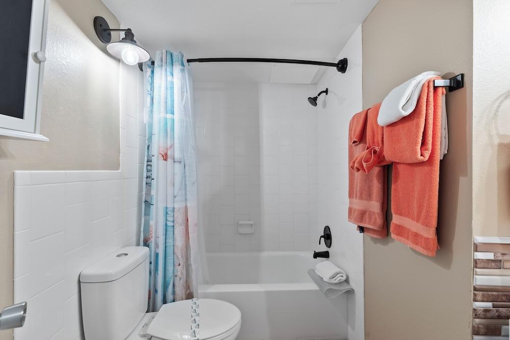 Oceanside Inn Studios by Brightwild photo 55