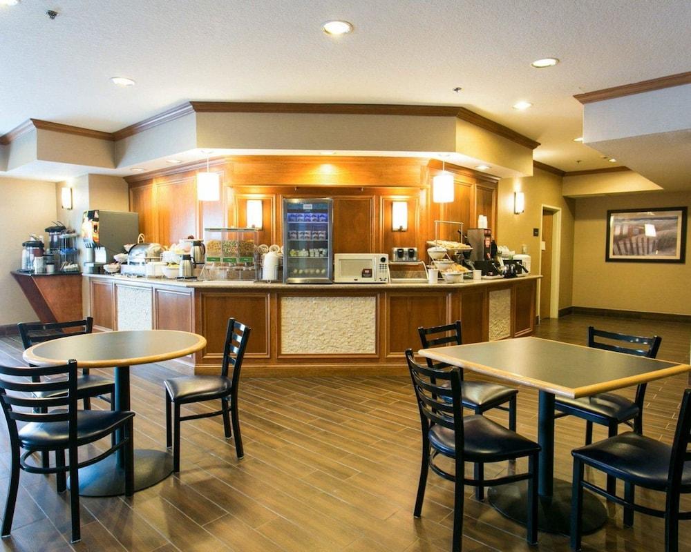 Comfort Suites Benton Harbor - St. Joseph photo 34