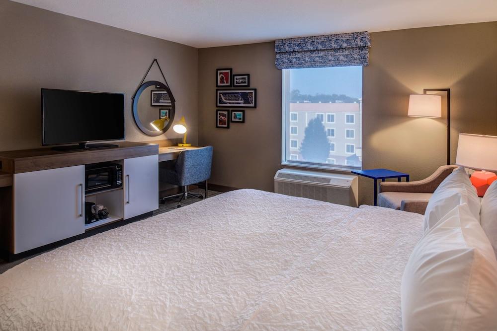 Hampton Inn & Suites Wixom photo 11