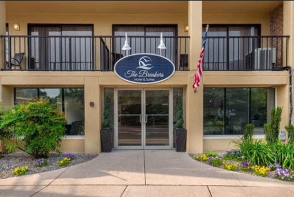 The Breakers Hotel & Suites photo 18