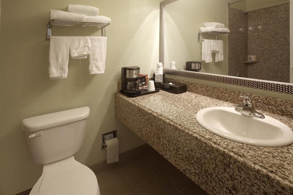 Americas Best Value Inn Waco photo 8