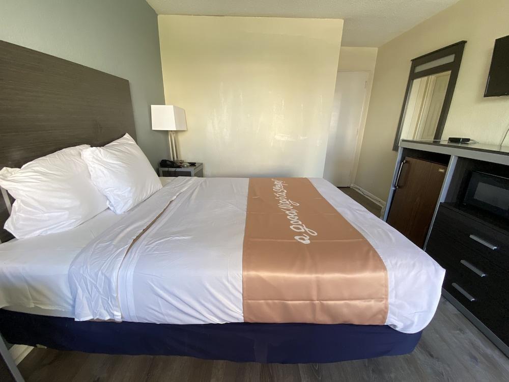 Red Carpet Inn & Suites photo 53