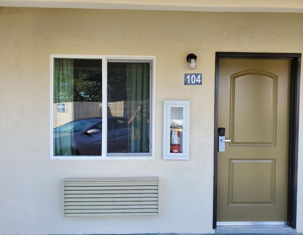 Budget Inn Motel photo 6