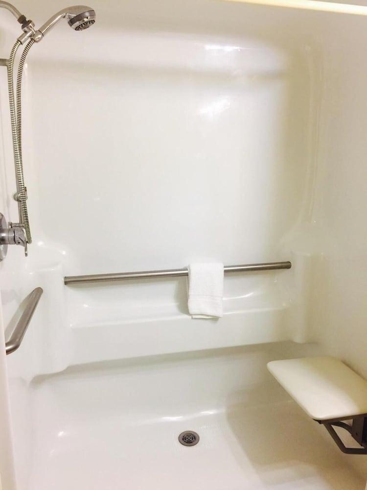 Texas Inn & Suites photo 14